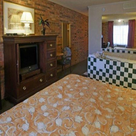 Americas Best Value Inn And Suites North 法默斯布兰奇 外观 照片
