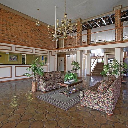 Americas Best Value Inn And Suites North 法默斯布兰奇 内观 照片