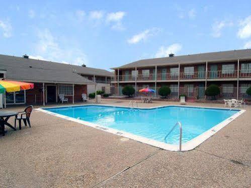 Americas Best Value Inn And Suites North 法默斯布兰奇 外观 照片