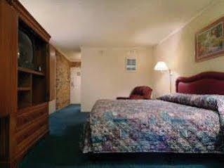 Americas Best Value Inn And Suites North 法默斯布兰奇 外观 照片
